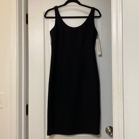Maggy London Dresses & Skirts - Maggy London dress Never Worn
